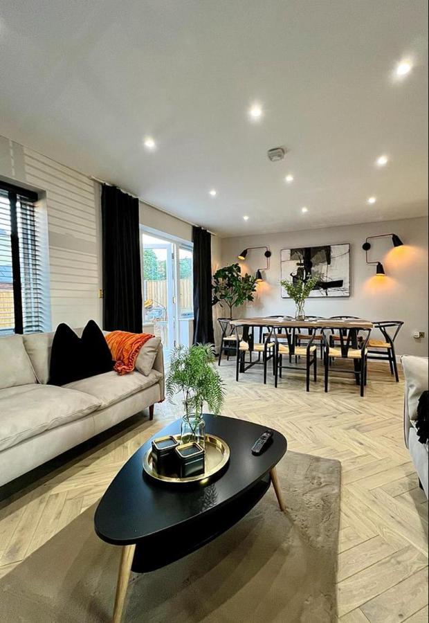 Charming 3-Bed House With 1 Parking Space Canterbury Bagian luar foto