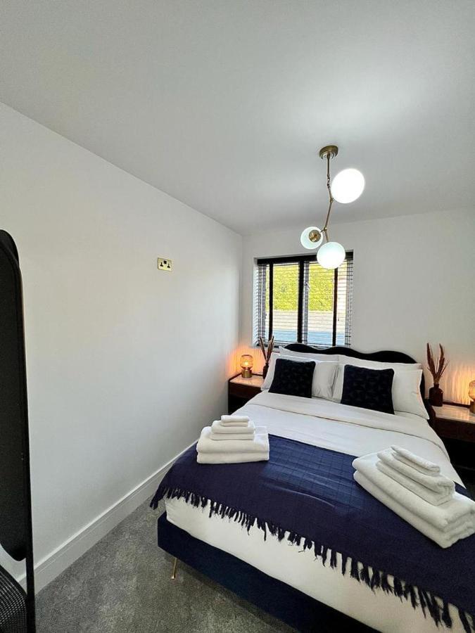 Charming 3-Bed House With 1 Parking Space Canterbury Bagian luar foto