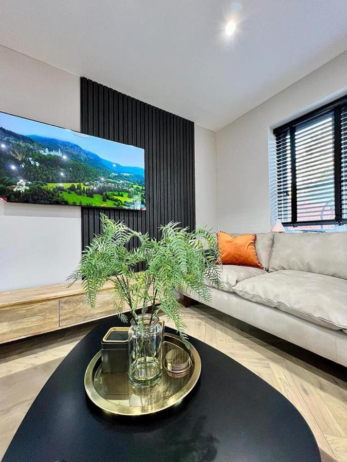 Charming 3-Bed House With 1 Parking Space Canterbury Bagian luar foto