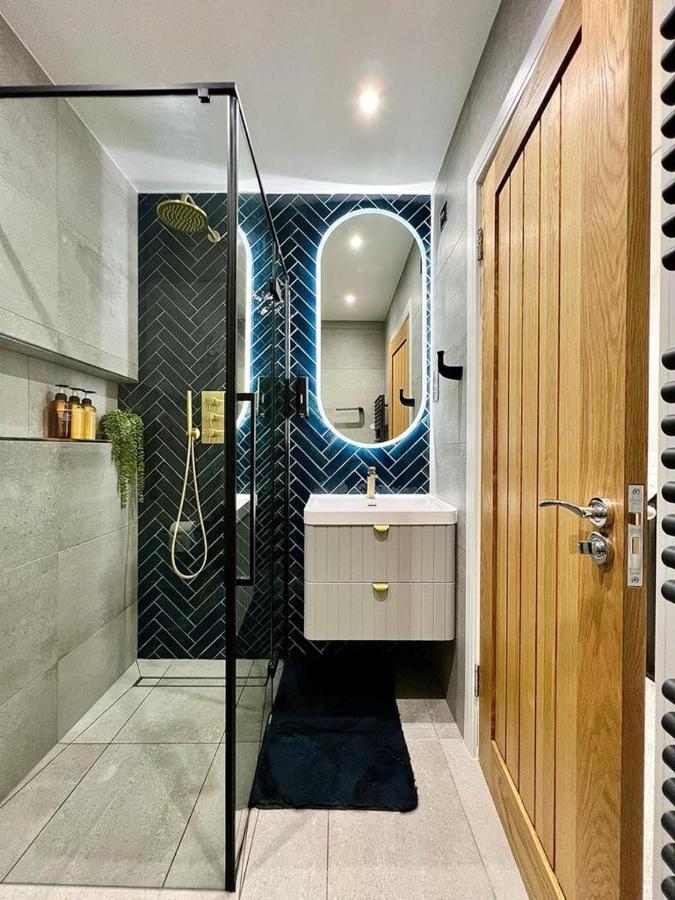 Charming 3-Bed House With 1 Parking Space Canterbury Bagian luar foto