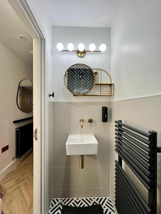 Charming 3-Bed House With 1 Parking Space Canterbury Bagian luar foto