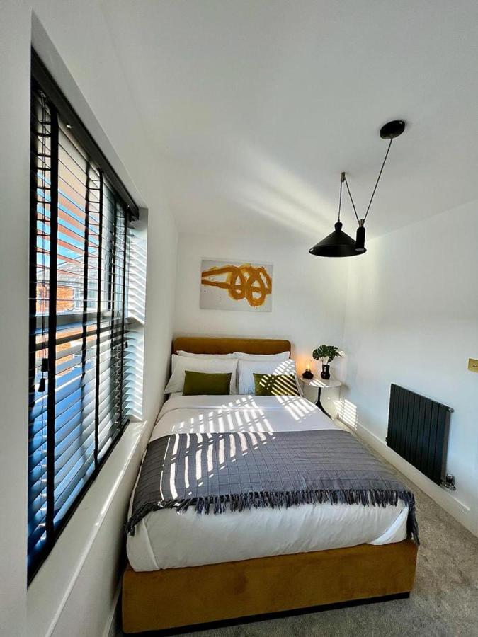 Charming 3-Bed House With 1 Parking Space Canterbury Bagian luar foto