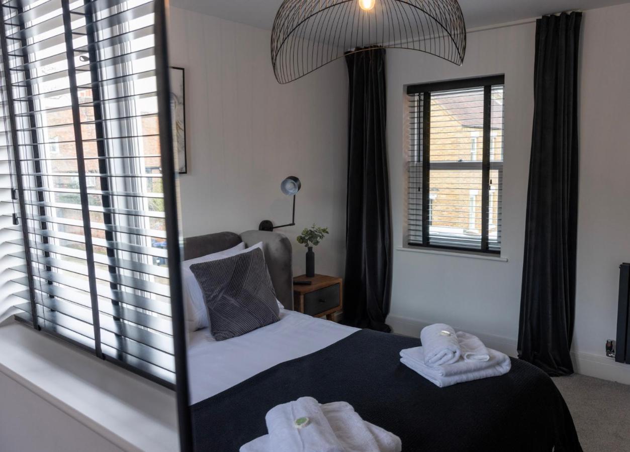 Charming 3-Bed House With 1 Parking Space Canterbury Bagian luar foto