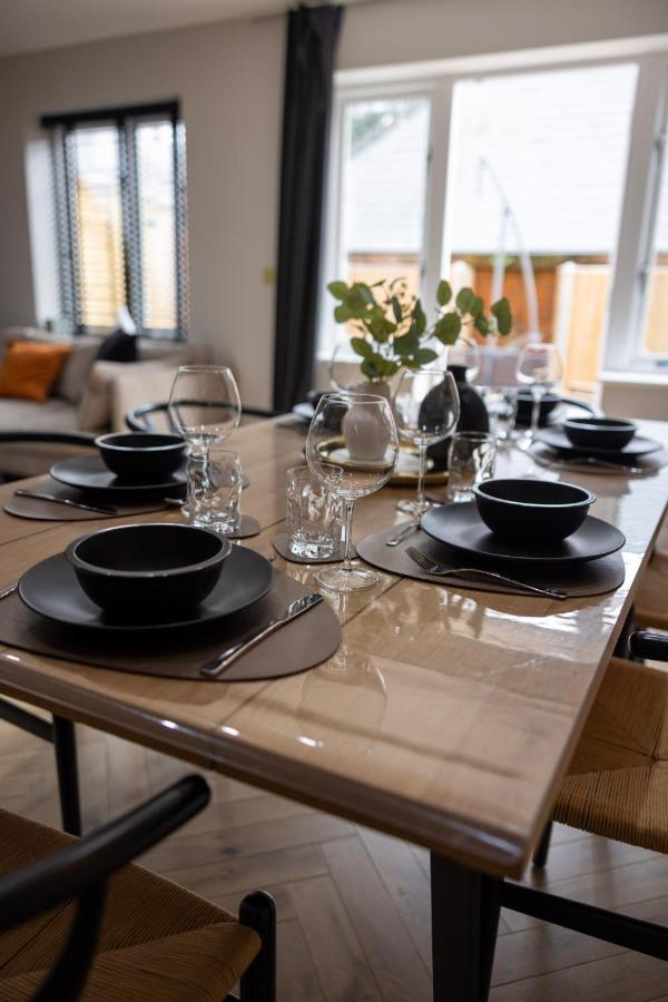Charming 3-Bed House With 1 Parking Space Canterbury Bagian luar foto